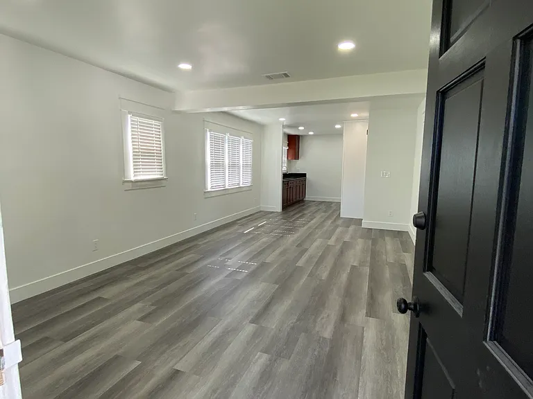 301 E Franklin Ave — Photo 8