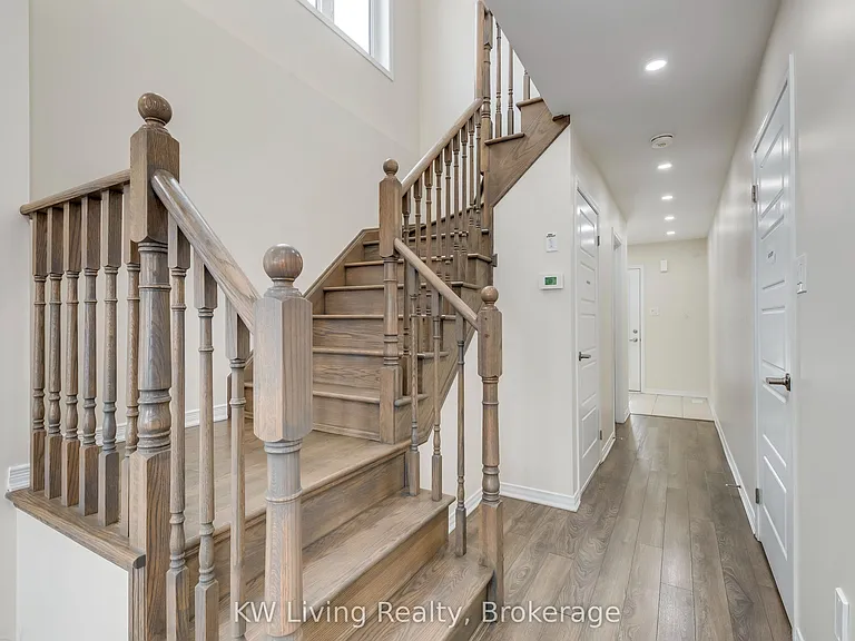 17 Allcroft Ct #UPPER — Photo 12