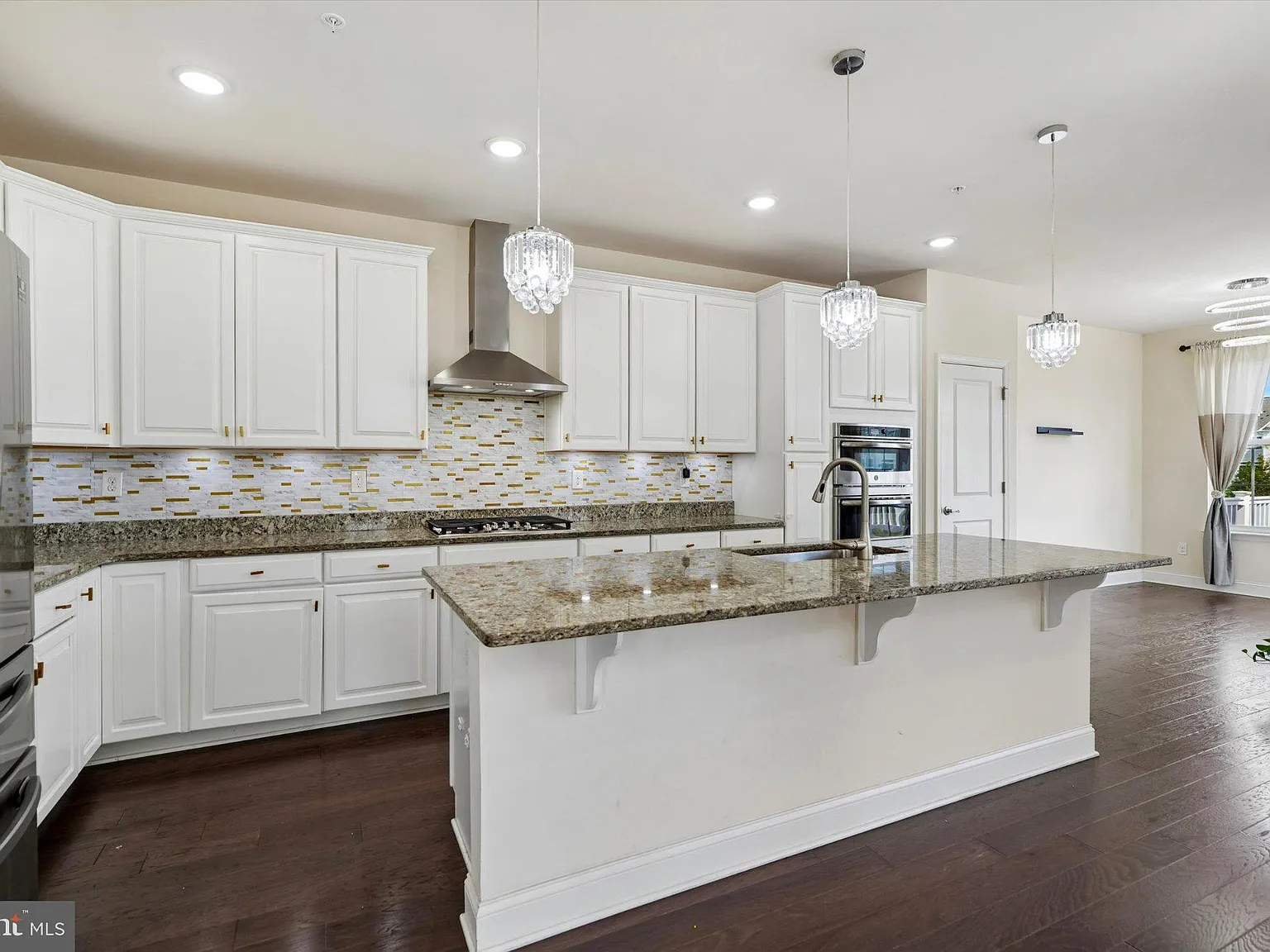 3 bed, 3.5 bath, 3091 sqft, $3,600 — Photo 4