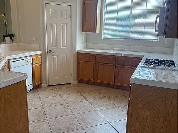 4th image of 41555 Goodrich St