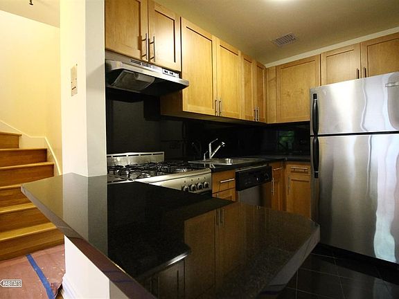 2nd image of 122 W 75th St APT 4B