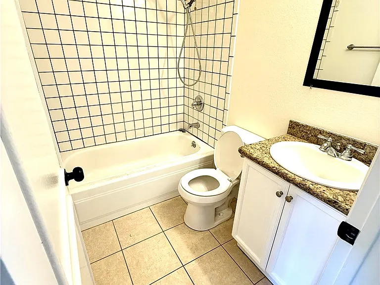 684 E Lee Pl — Photo 23