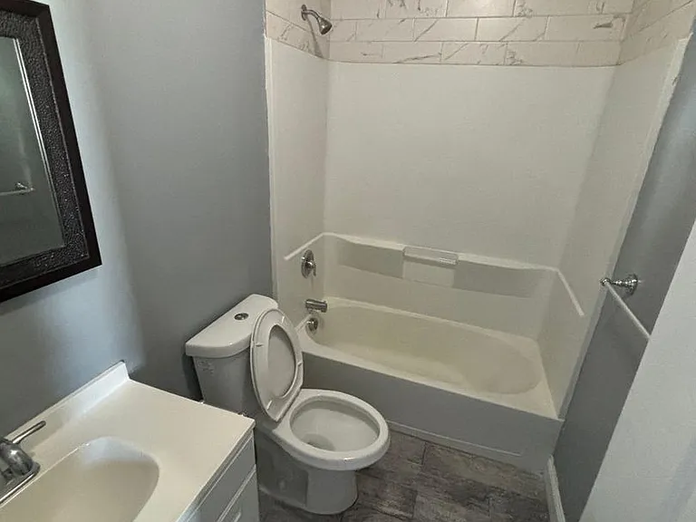 34 Sussex Ave — Photo 7