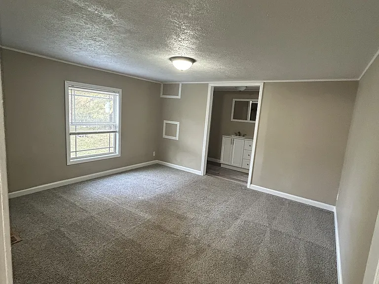 202 Zackary St — Photo 8