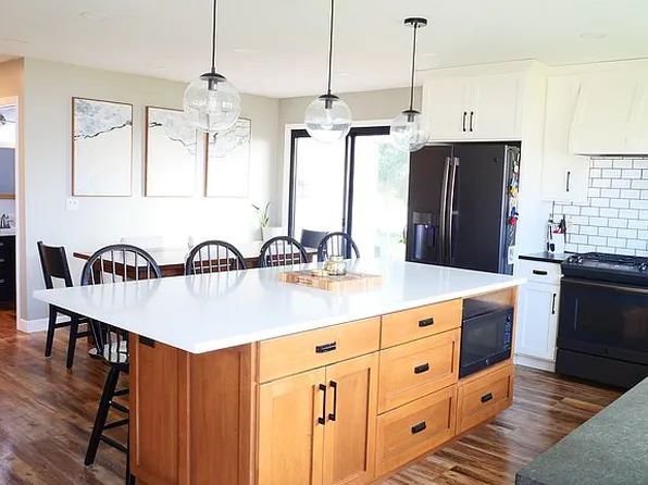 2637 Air Park Dr, Zeeland, MI 49464