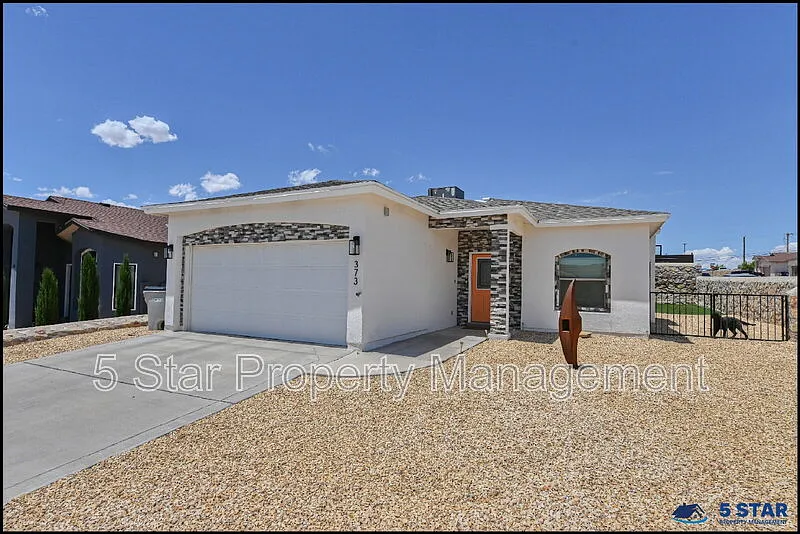 3 bed, 2.0 bath, 1400 sqft, $1,795 — Photo 2