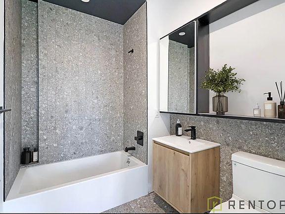 5th image of 228 Berry St #7R
