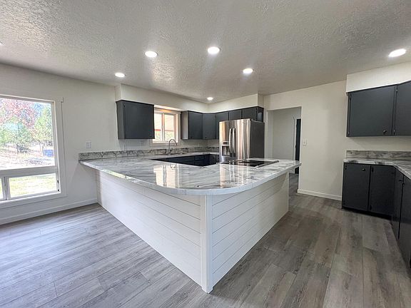 3rd image of 328 Edgewood Dr
