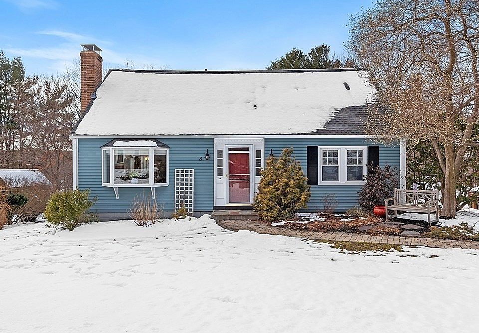 1st image of 8 Orchard Dr