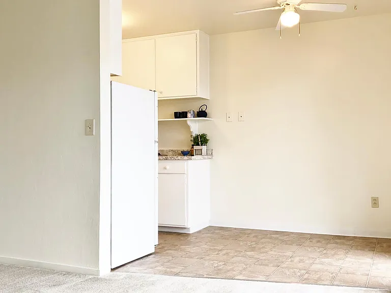 Coronado Apartments — Photo 7