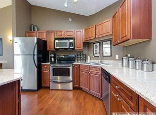 649 Old Highway 8 NW APT 424, New Brighton, MN 55112