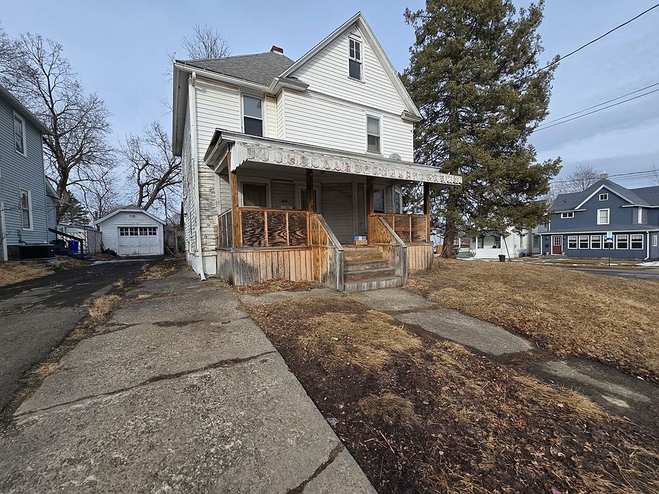 2nd image of 324 W Lockhart St