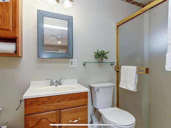En-suite bathroom - shower and bidet
