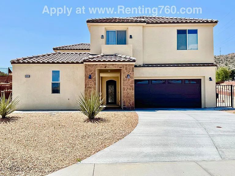 56923 Ivanhoe Dr — Photo 1