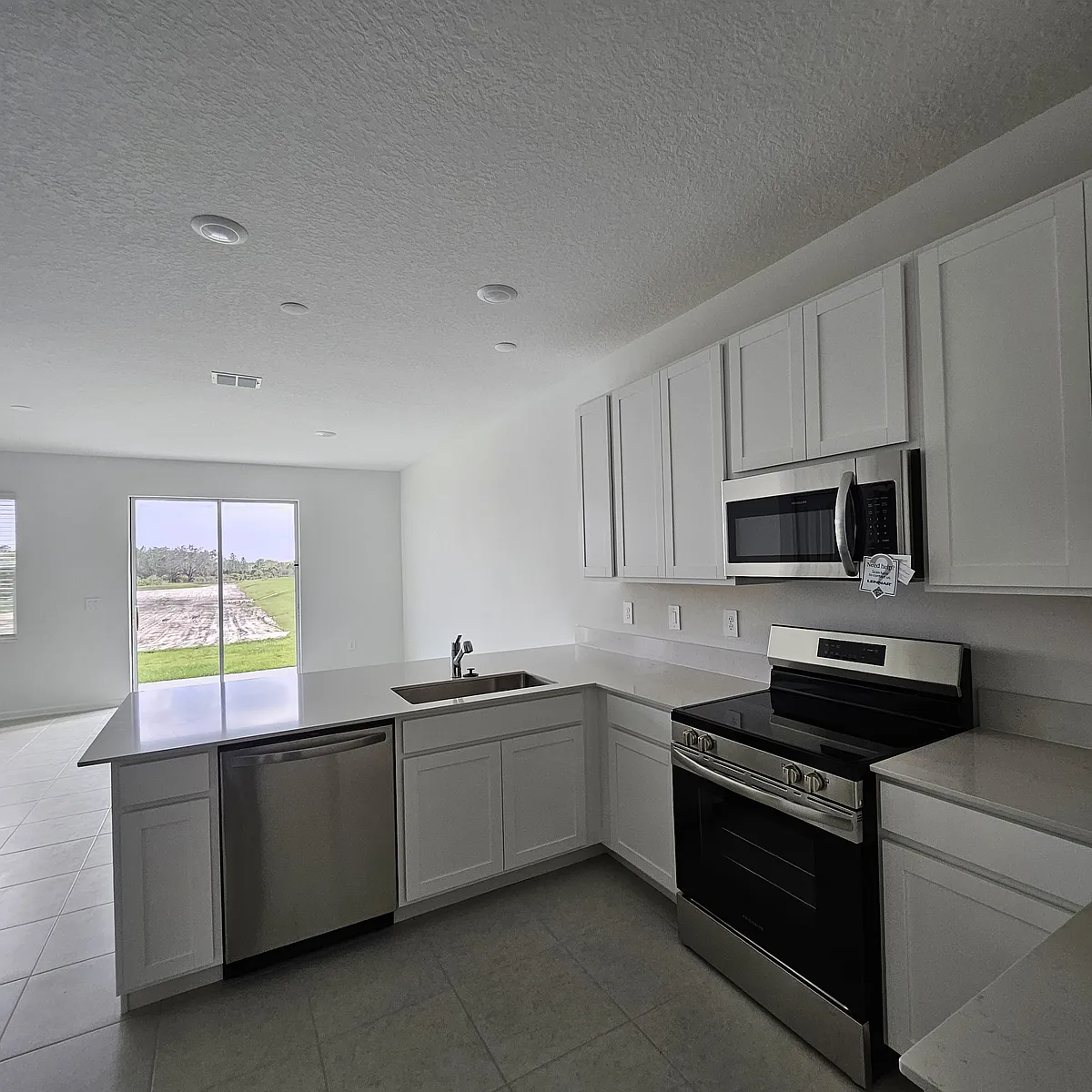 Building Photo - 3026 Chantilly Dr