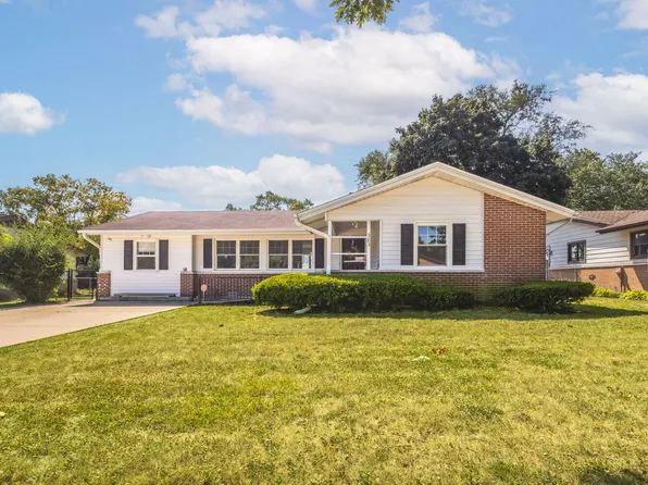 383 Laurel St, Elk Grove Village, IL 60007