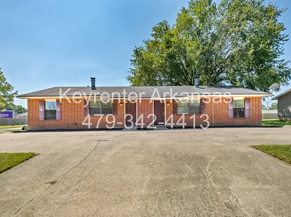 4451 W Acoma St, Fayetteville, AR 72704