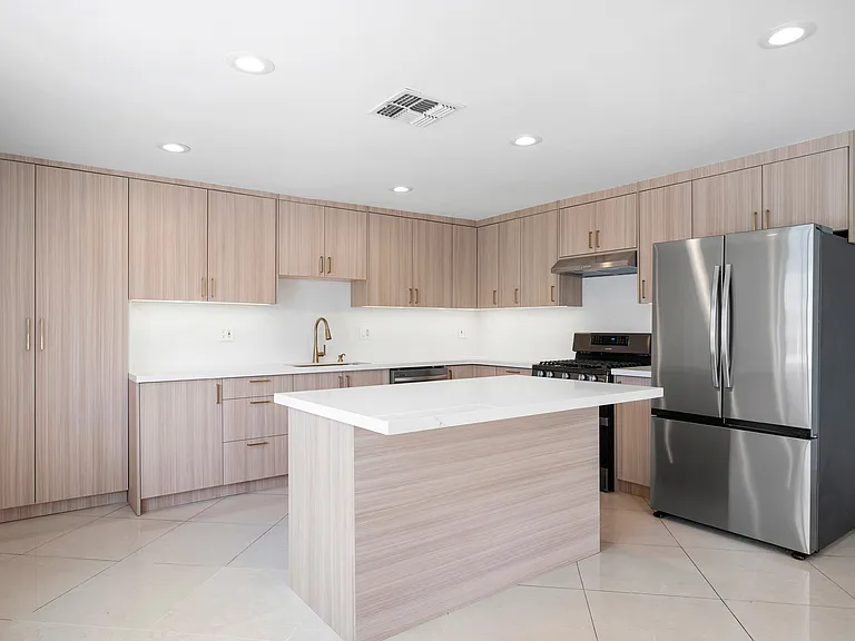 10227 Helendale Ave — Photo 9