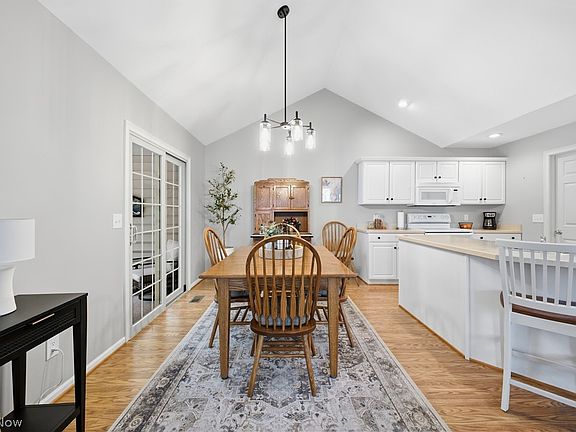 5th image of 246 Village Ct