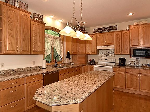 4th image of 1545 Deer Trail Ln NE