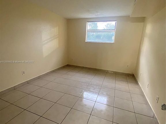 3rd image of 606 W 81st St APT 115