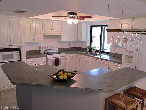 3rd image of 237 SW 46th Ter
