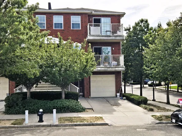 122-22 Powell Cove Boulevard image 1 of 10