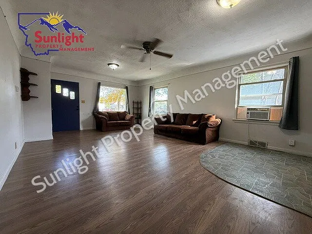 2 bed, 1.0 bath, 1120 sqft, $1,550 — Photo 2