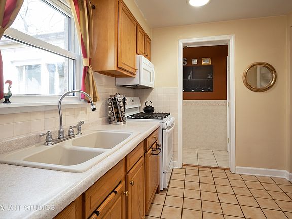 4th image of 306 N Dryden Pl