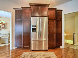 39614 Greenbrier Ct, Northville, MI 48168