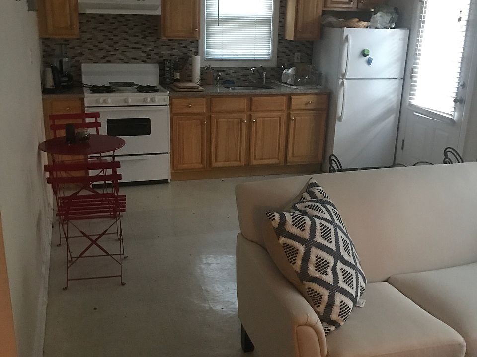 1st image of 824 E Broadway APT 201