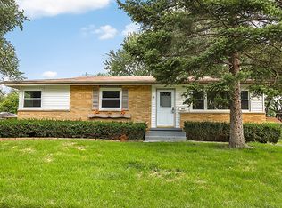 702 E Greenwood Dr, Mount Prospect, IL