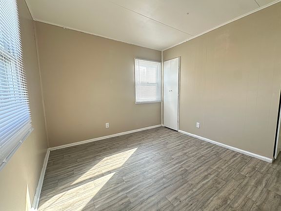 5th image of 909 Geyer Ave