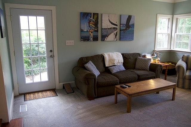 Living Room/Den