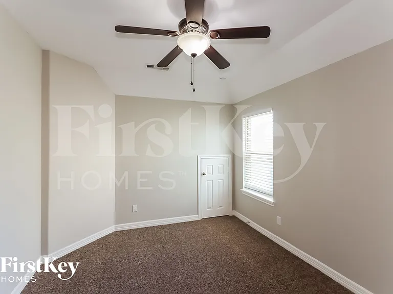 9743 Stratton Ridge Dr — Photo 11