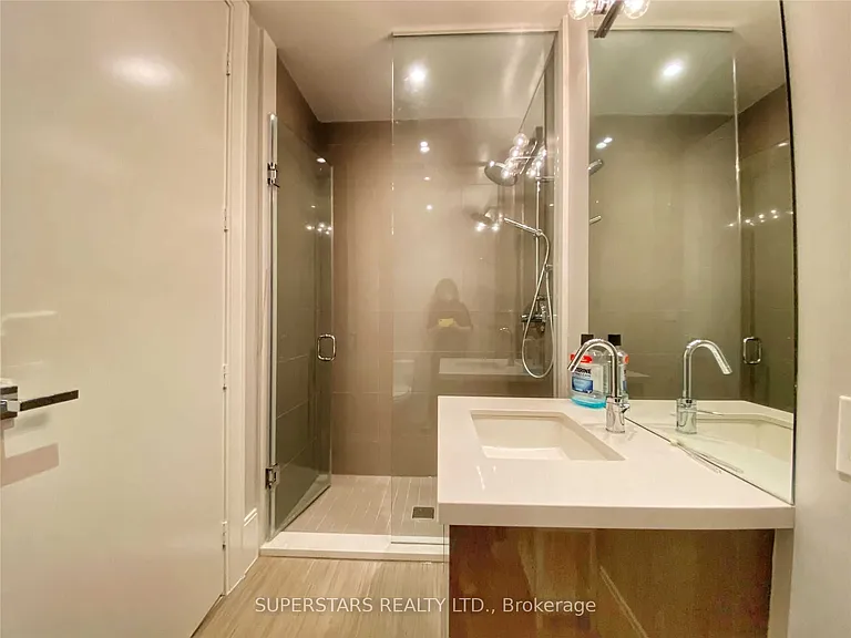 29 Queens Quay E #Townhouse 125 — Photo 7