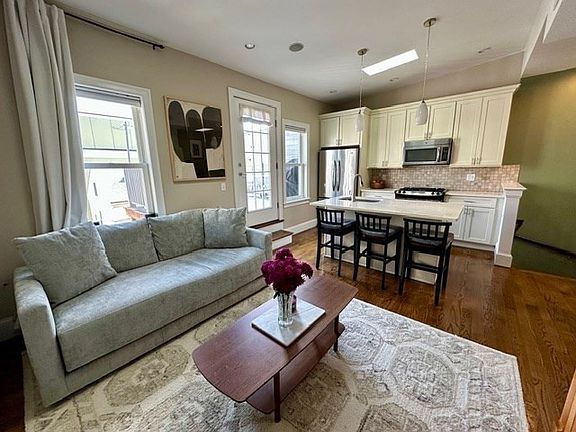 4th image of 180 W 7th St #3