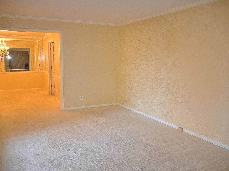 Formal living rm