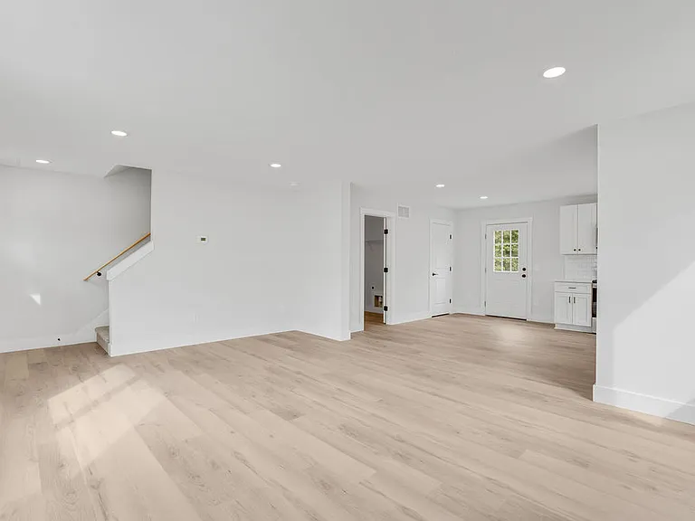 1618 Sigmon St — Photo 10