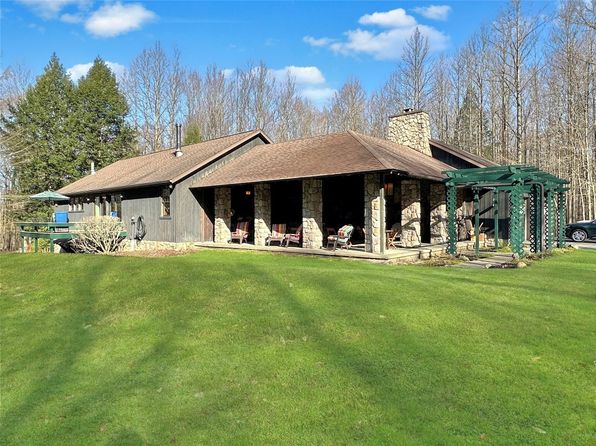 8350 Carbury Rd, Edinboro, PA 16412
