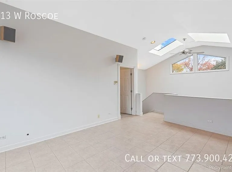 1213 W Roscoe St — Photo 11