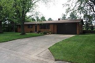 Exterior Front. Quiet neighborhood, close to shopping!