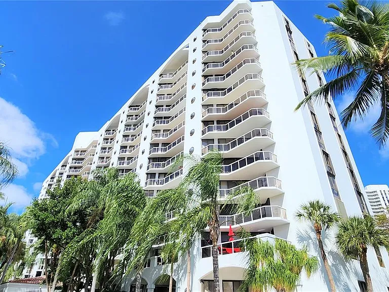 3610 Yacht Club Dr #615 — Photo 20