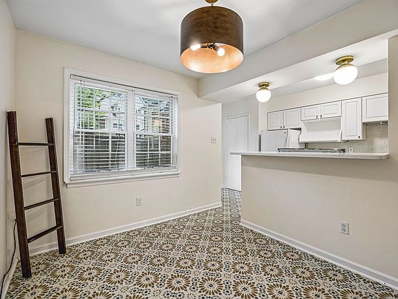 4th image of 533 Peabody Sq #533