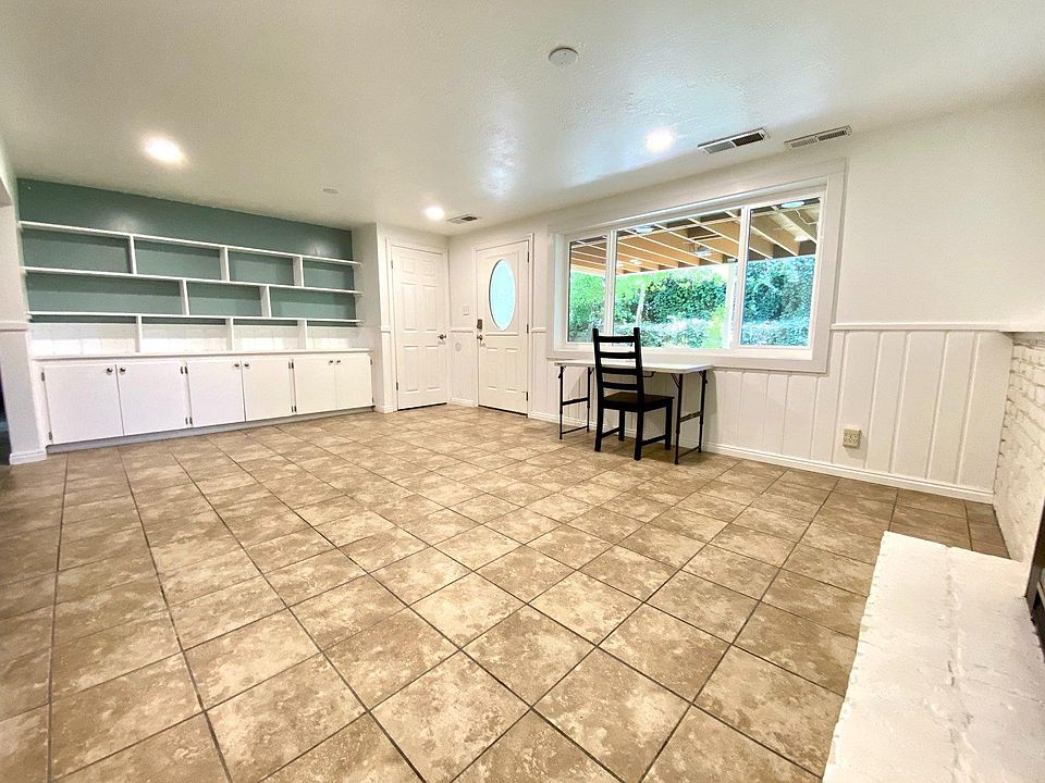 1st image of 3002 E La Joya Dr