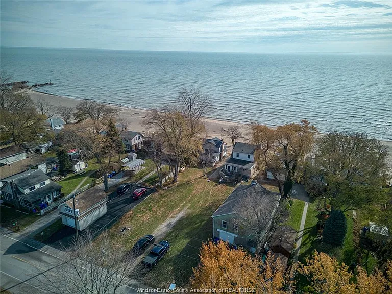 1049 Heritage Rd — Photo 38