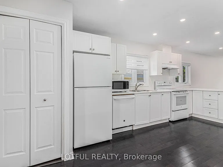 278 Shakespeare St #2 — Photo 9