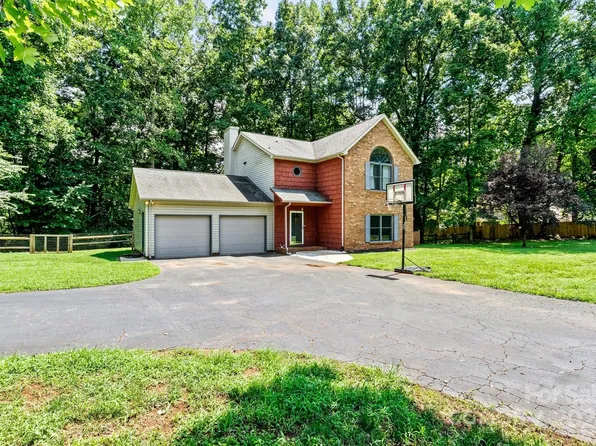 1836 Wellington Ave, Newton, NC 28658