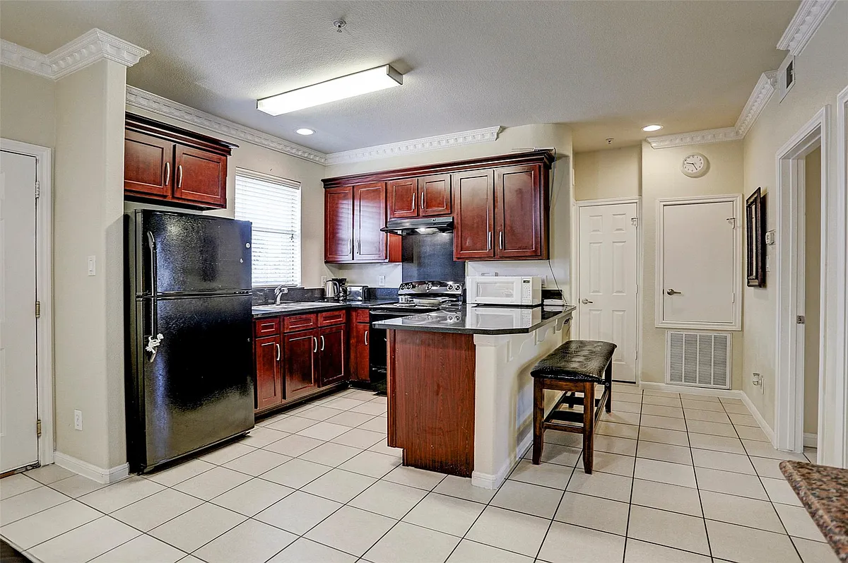 Building Photo - 6468 Corporate Dr #1008