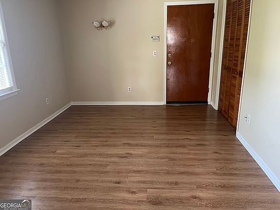4th image of 227A Bulloch St